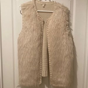 Francesca’s Faux fur / knit vest size large